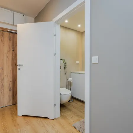 דירה Very Berry - Naramowicka 106a - Z Garazem I Balkonem- Self Check In 24h *