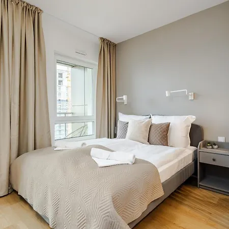 Very Berry - Naramowicka 106a - Z Garazem I Balkonem- Self Check In 24h アパート